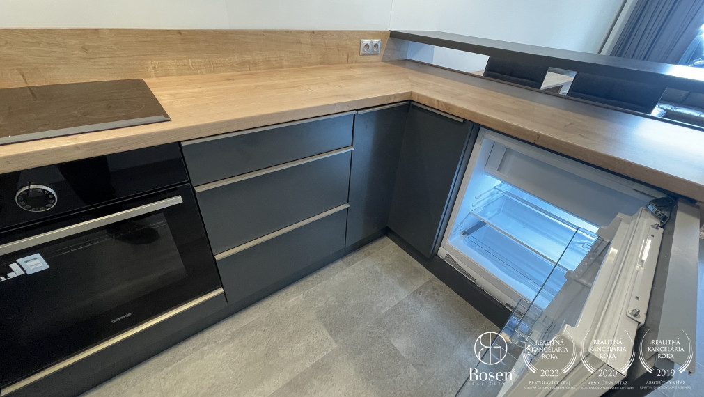 BOSEN | 2 izb.byt s loggiou na 26. poschodí v projekte Panorama City, Landererova,60m2