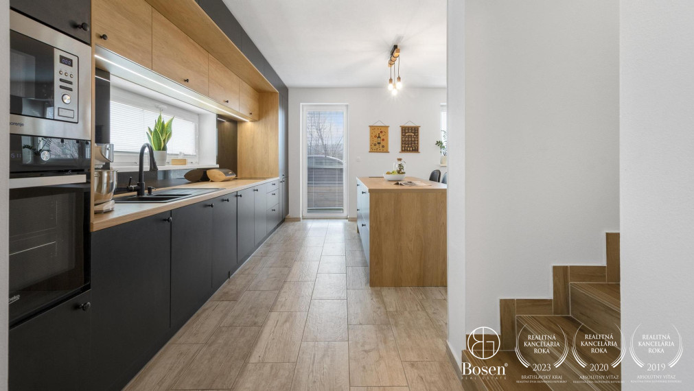 BOSEN | 4 izbový byt v dvojdome so záhradkou a vlastnou studňou, ul. Hrudky, Chorvátsky Grob – Čierna Voda