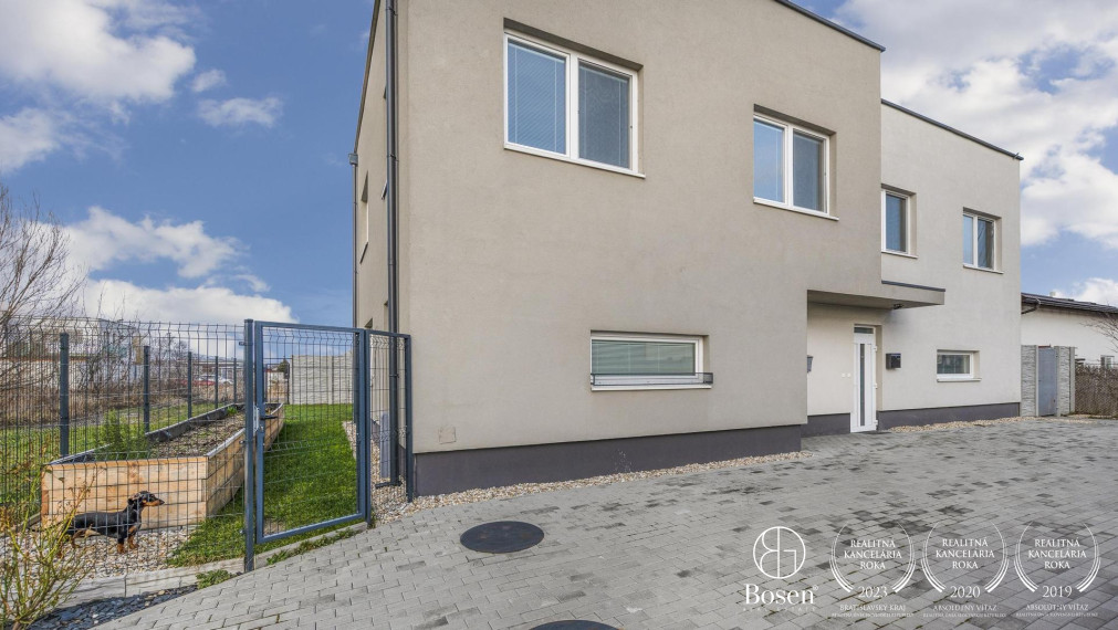 BOSEN | 4 izbový byt v dvojdome so záhradkou a vlastnou studňou, ul. Hrudky, Chorvátsky Grob – Čierna Voda