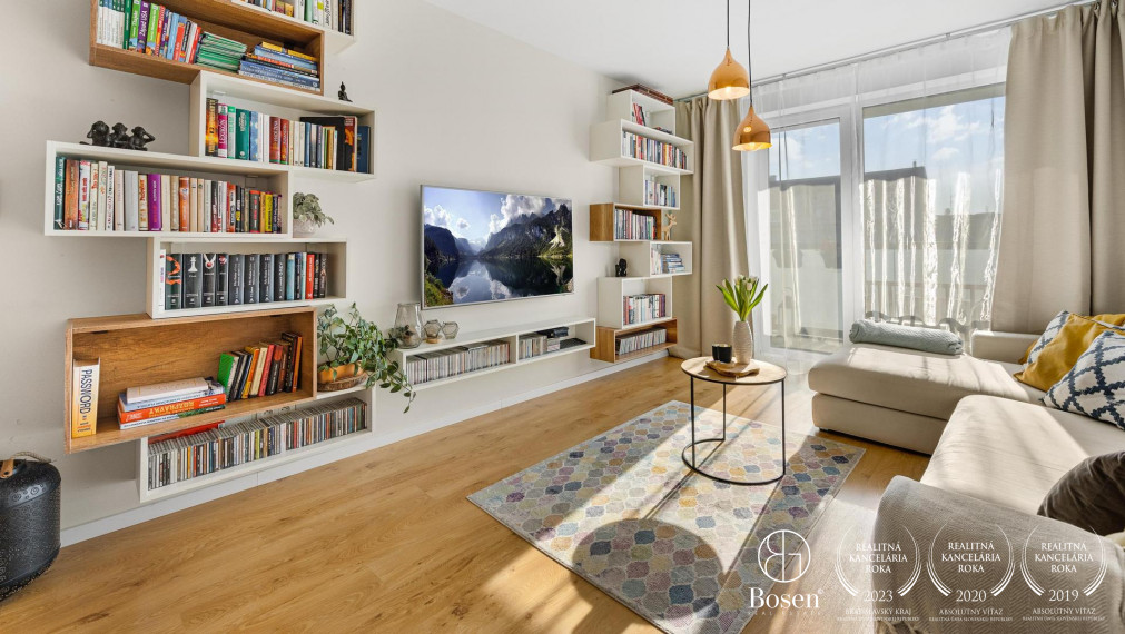 REZERVOVANÉ | Dizajnový 3 izbový byt s balkónom v tesnej blízkosti OC Central