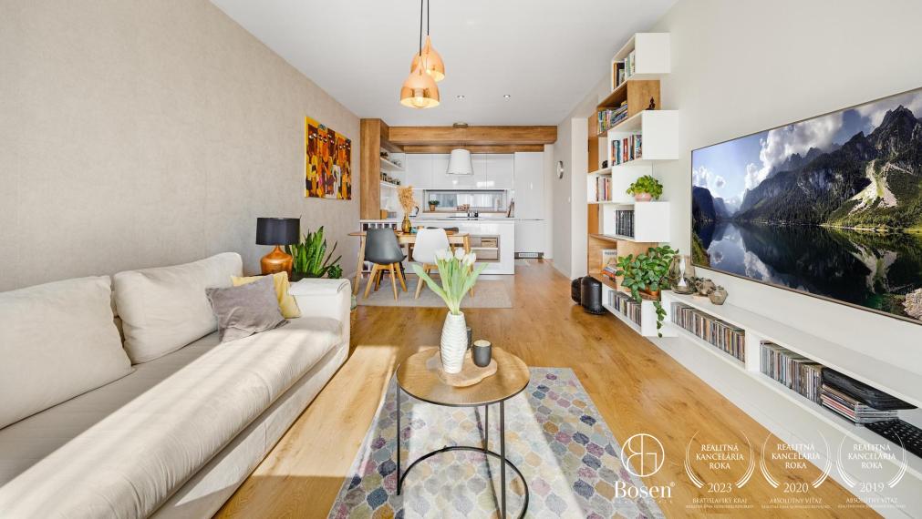 REZERVOVANÉ | Dizajnový 3 izbový byt s balkónom v tesnej blízkosti OC Central