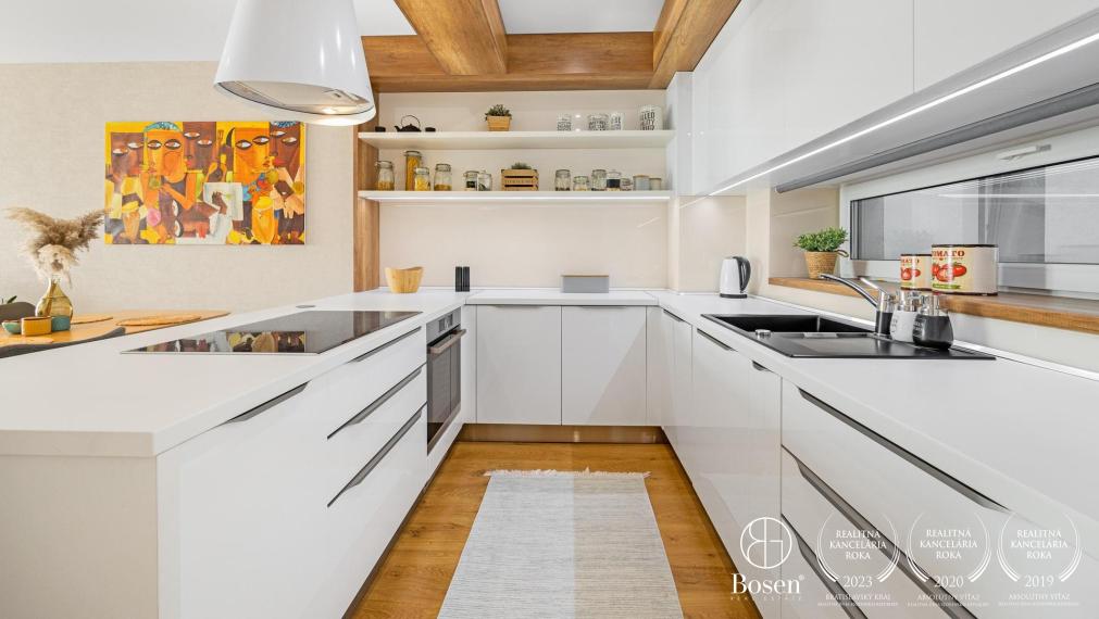 REZERVOVANÉ | Dizajnový 3 izbový byt s balkónom v tesnej blízkosti OC Central