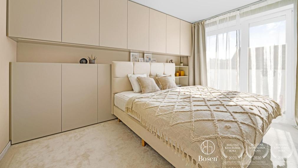 REZERVOVANÉ | Dizajnový 3 izbový byt s balkónom v tesnej blízkosti OC Central