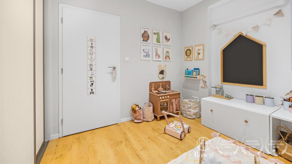 REZERVOVANÉ | Dizajnový 3 izbový byt s balkónom v tesnej blízkosti OC Central