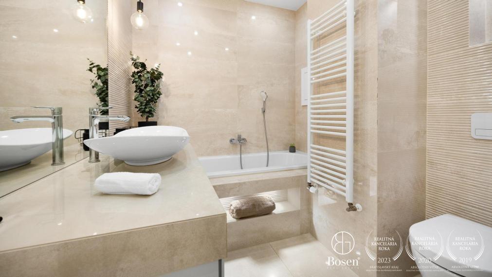 REZERVOVANÉ | Dizajnový 3 izbový byt s balkónom v tesnej blízkosti OC Central