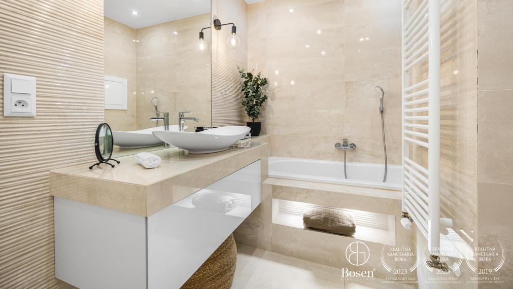 REZERVOVANÉ | Dizajnový 3 izbový byt s balkónom v tesnej blízkosti OC Central