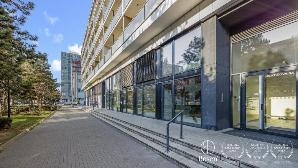 REZERVOVANÉ | Dizajnový 3 izbový byt s balkónom v tesnej blízkosti OC Central