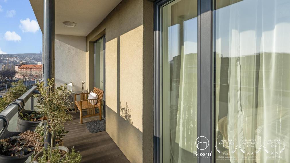 REZERVOVANÉ | Dizajnový 3 izbový byt s balkónom v tesnej blízkosti OC Central