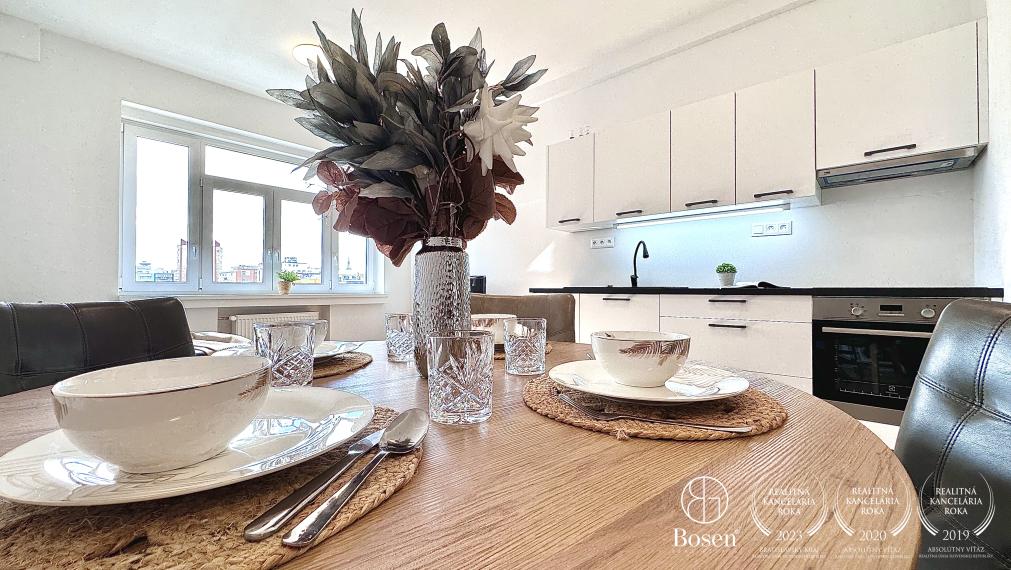 BOSEN | Prenájom 2 - izbový byt s výhľadom na  hrad, 49 m2, Špitálska ulica, Bratislava - m.č. Staré Mesto