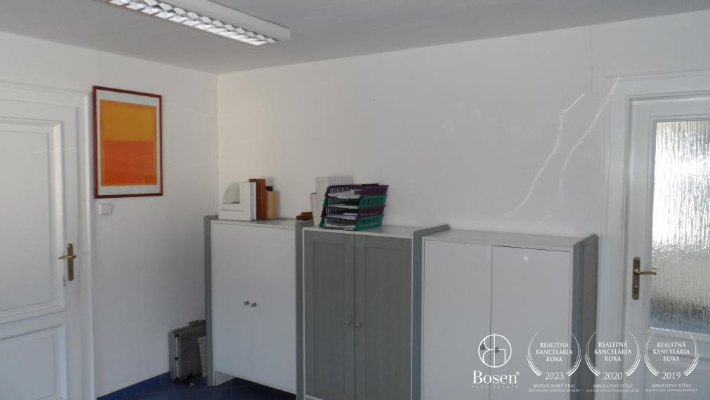 BOSEN | Administratívne priestory v uzavretom areáli v Žiari nad Hronom, 262 m2