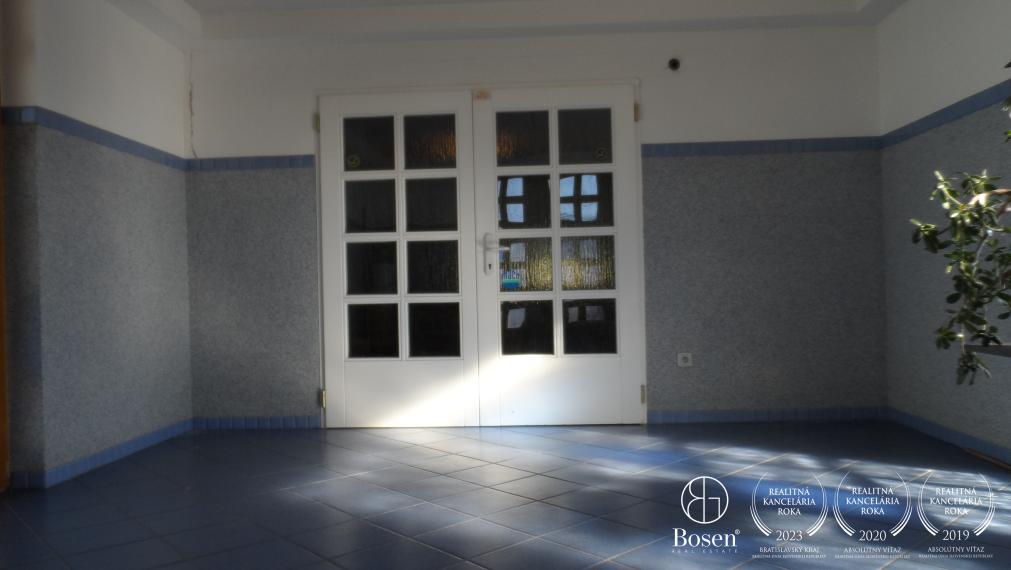 BOSEN | Administratívne priestory v uzavretom areáli v Žiari nad Hronom, 262 m2