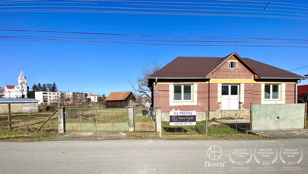 BOSEN | Na predaj rodinný dom, chalupa v kľudnej obci Šurice s pozemkom 2286m2
