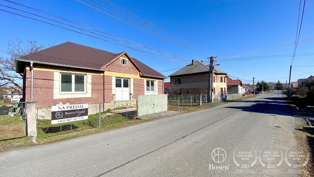 BOSEN | Na predaj rodinný dom, chalupa v kľudnej obci Šurice s pozemkom 2286m2
