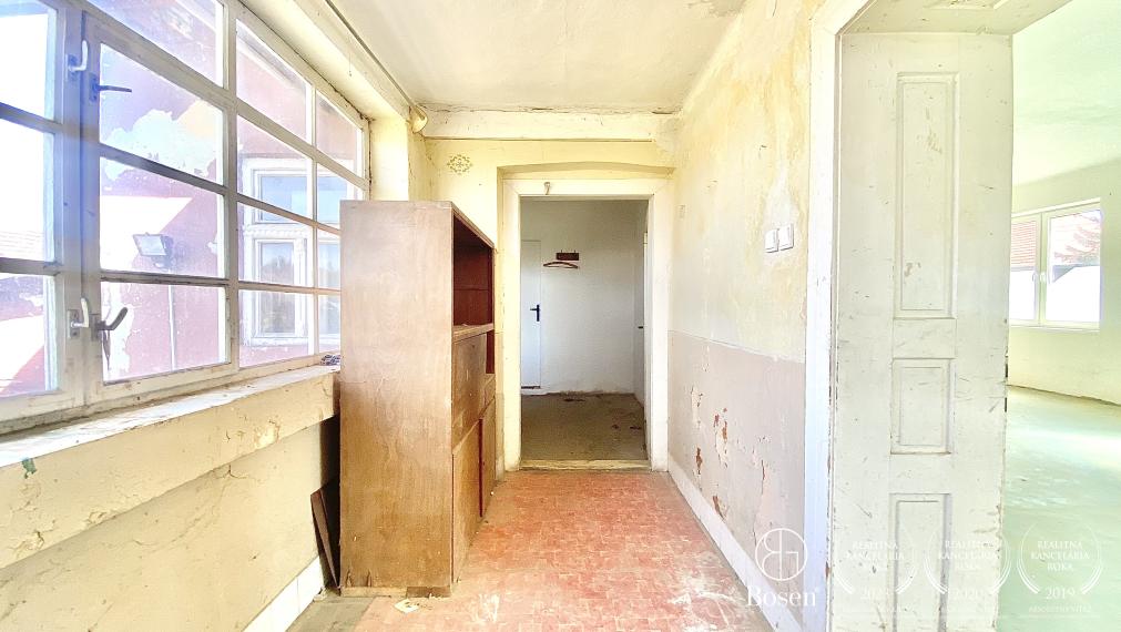 BOSEN | Na predaj rodinný dom, chalupa v kľudnej obci Šurice s pozemkom 2286m2