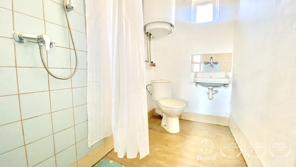 BOSEN | Na predaj rodinný dom, chalupa v kľudnej obci Šurice s pozemkom 2286m2