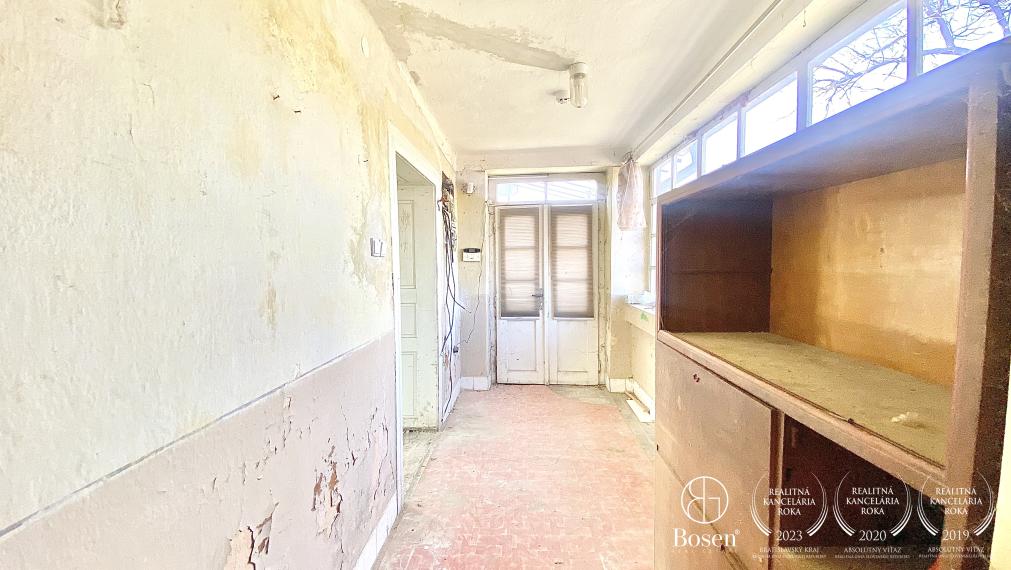 BOSEN | Na predaj rodinný dom, chalupa v kľudnej obci Šurice s pozemkom 2286m2