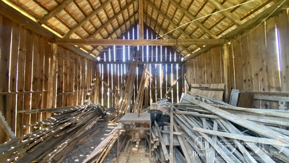 BOSEN | Na predaj rodinný dom, chalupa v kľudnej obci Šurice s pozemkom 2286m2