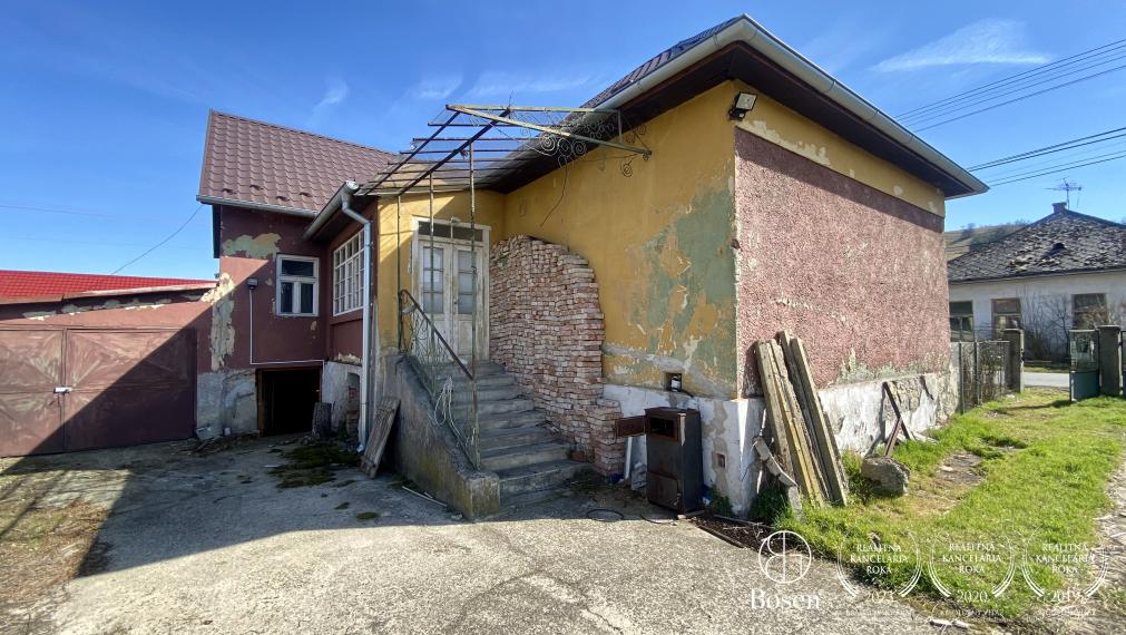 BOSEN | Na predaj rodinný dom, chalupa v kľudnej obci Šurice s pozemkom 2286m2