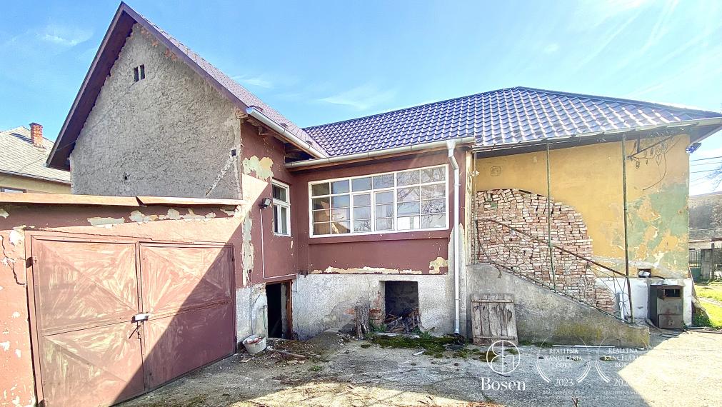 BOSEN | Na predaj rodinný dom, chalupa v kľudnej obci Šurice s pozemkom 2286m2