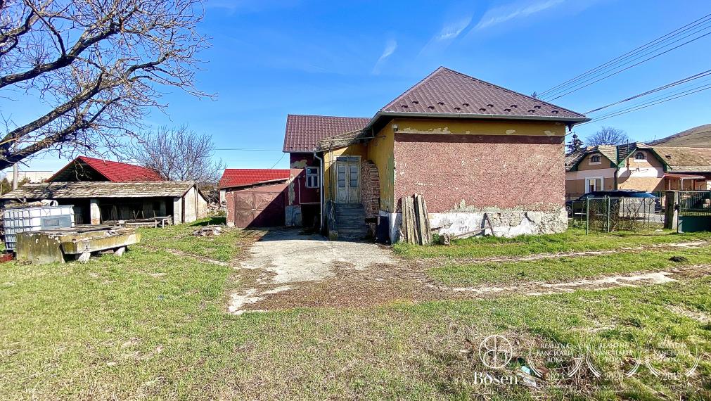 BOSEN | Na predaj rodinný dom, chalupa v kľudnej obci Šurice s pozemkom 2286m2