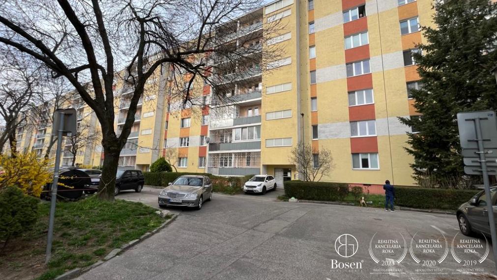 BOSEN | Prenájom priestranný zariadený 1 izbový byt na ulici Kozmonautická, Bratislava - Ružinov