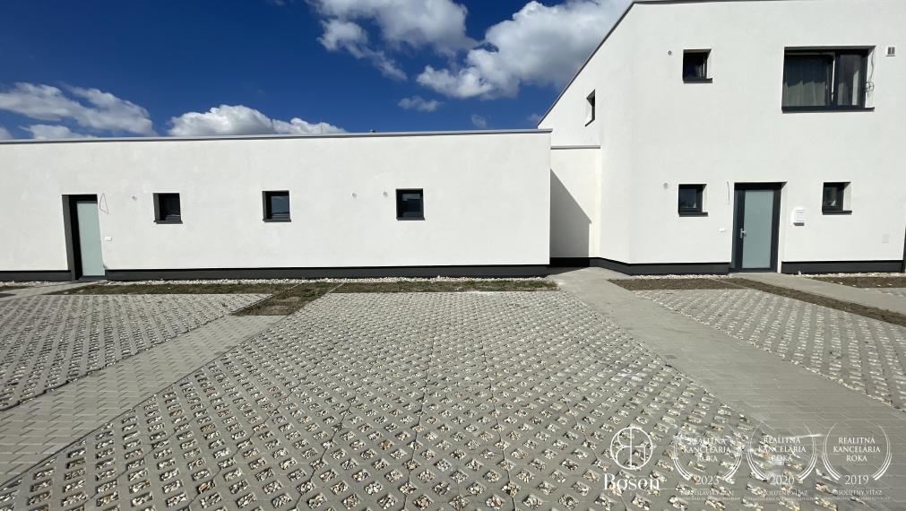 BOSEN | POSLEDNÝ 3.izb.rodinný dom v novom projekte V KORUNÁCH, Miloslavov