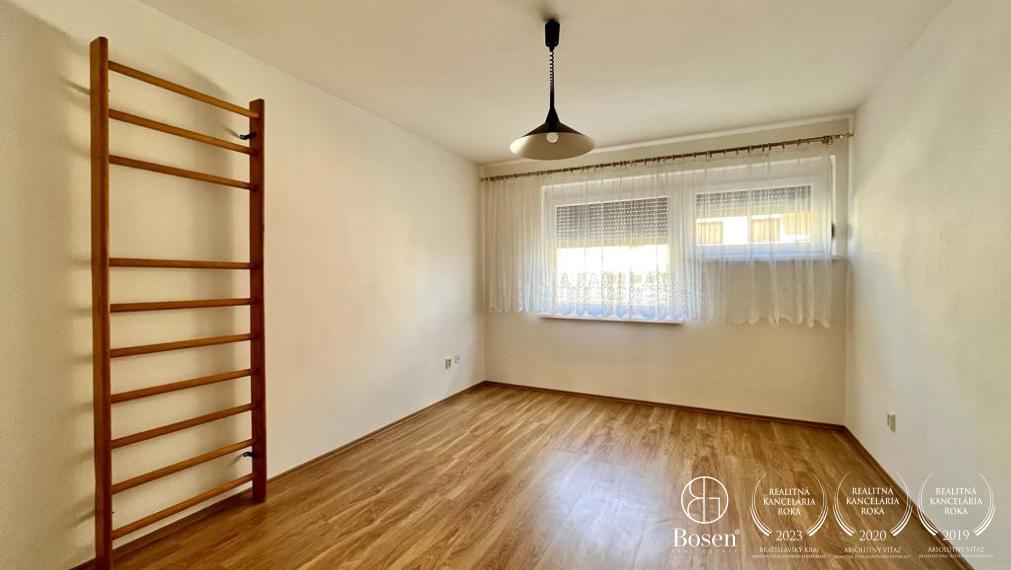 BOSEN | Prenájom slnečný veľkometrážny 4 izbový byt s garážou, Bratislava - Karlova Ves