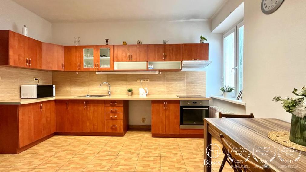 BOSEN | Prenájom priestranný zariadený 2 izbový byt na ulici Varšavská, Bratislava - Nové Mesto
