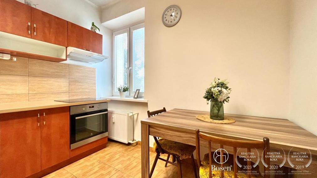 BOSEN | Prenájom priestranný zariadený 2 izbový byt na ulici Varšavská, Bratislava - Nové Mesto