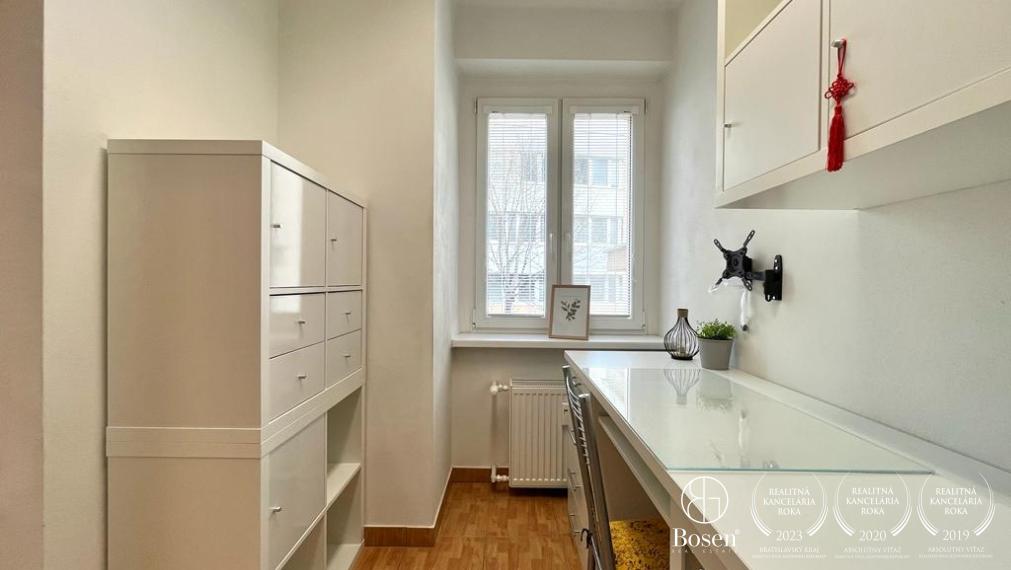 BOSEN | Prenájom priestranný zariadený 2 izbový byt na ulici Varšavská, Bratislava - Nové Mesto