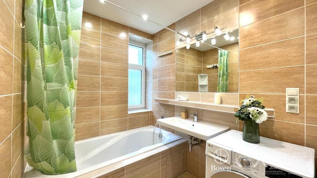 BOSEN | Prenájom priestranný zariadený 2 izbový byt na ulici Varšavská, Bratislava - Nové Mesto