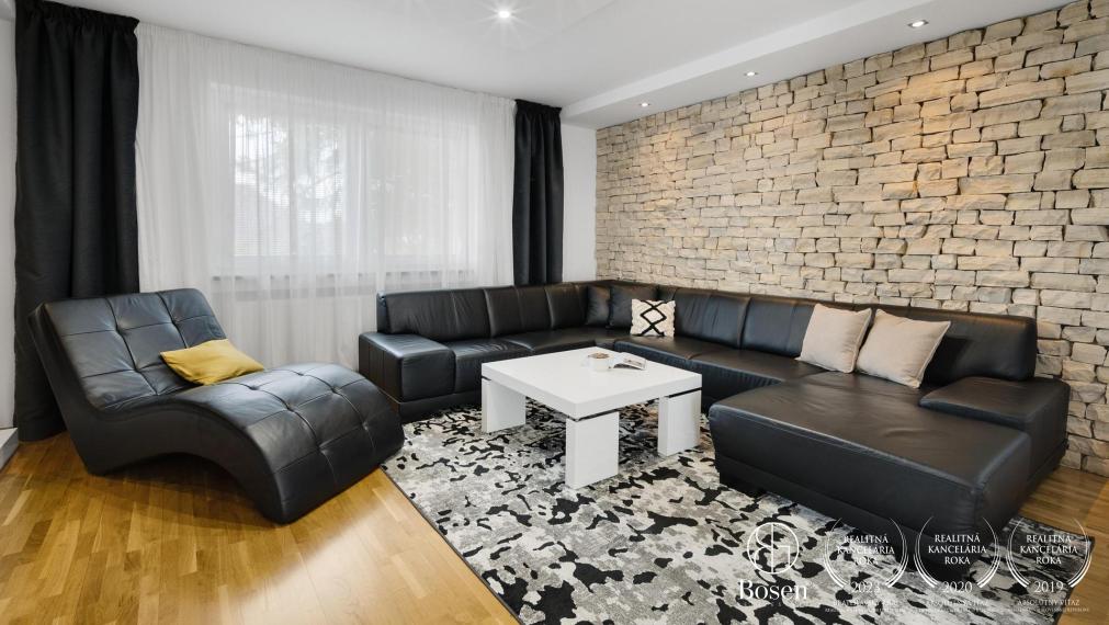 BOSEN | Nadštandardný 4 izbový rodinný dom s troma garážami a veľkým pozemkom, Topoľníky