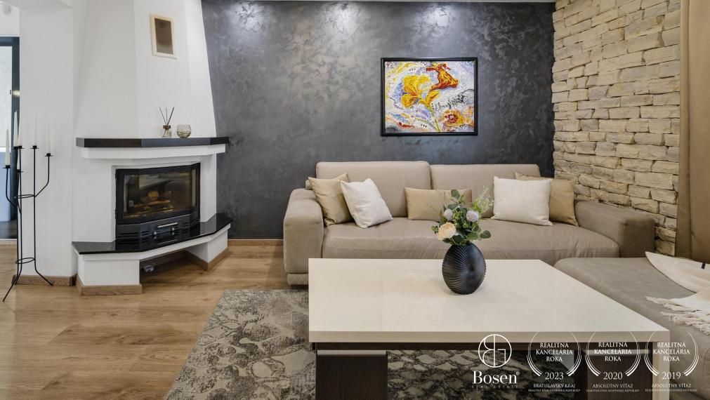 BOSEN | Nadštandardný 4 izbový rodinný dom s troma garážami a veľkým pozemkom, Topoľníky