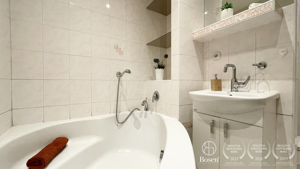 BOSEN | Na prenájom kompletne zariadený 2 izb. byt, ulica Pri Šajbách, Bratislava - Rača, 47 m2