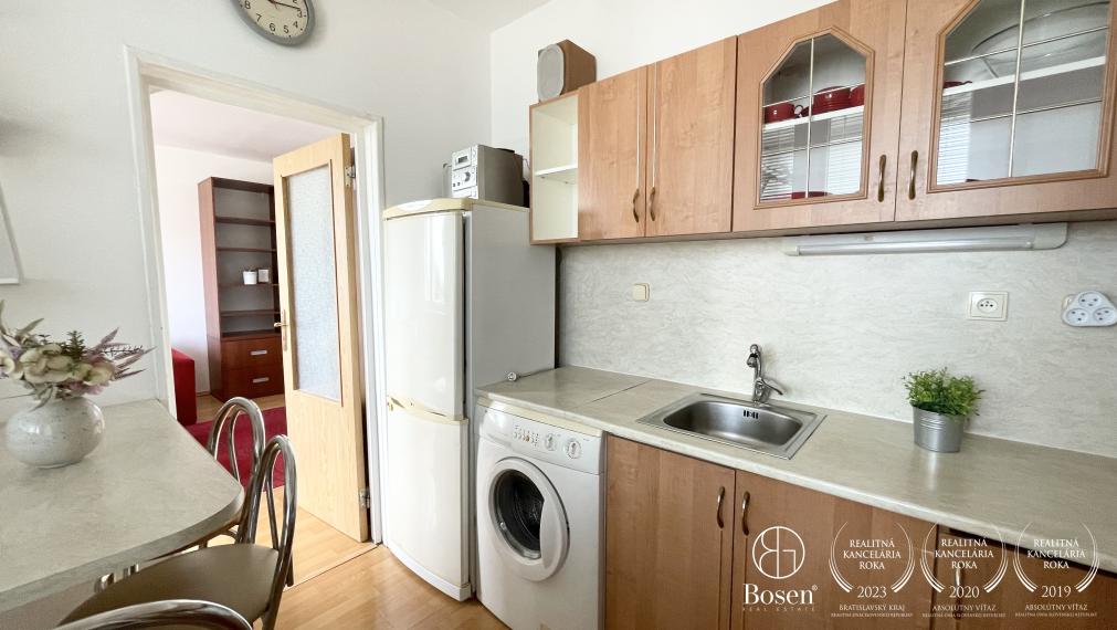 BOSEN | Na prenájom kompletne zariadený 2 izb. byt, ulica Pri Šajbách, Bratislava - Rača, 47 m2