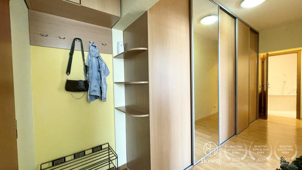 BOSEN | Na prenájom kompletne zariadený 2 izb. byt, ulica Pri Šajbách, Bratislava - Rača, 47 m2