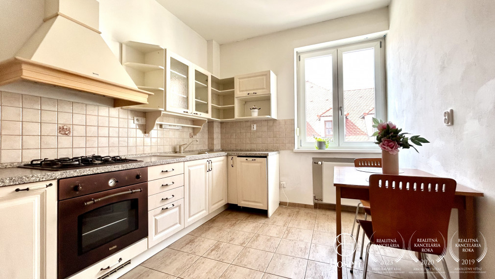 BOSEN | Rezervované Kancelárske priestory v historickom centre, Strakova, Staré Mesto, 107 m2