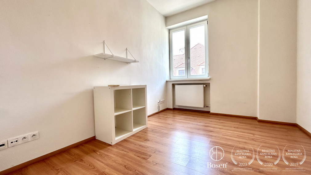 BOSEN | Rezervované Kancelárske priestory v historickom centre, Strakova, Staré Mesto, 107 m2