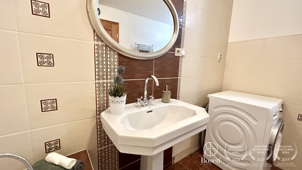 BOSEN | Rezervované Kancelárske priestory v historickom centre, Strakova, Staré Mesto, 107 m2