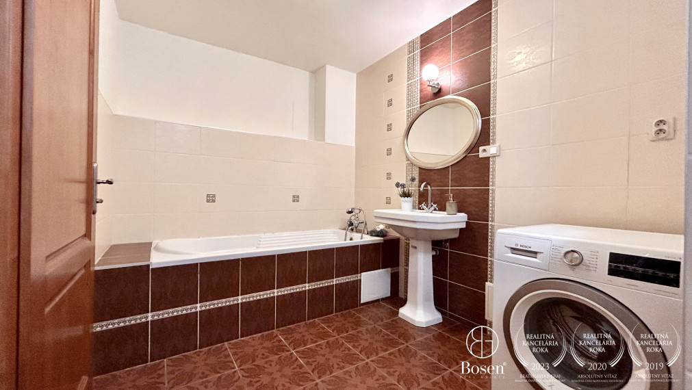 BOSEN | Rezervované Kancelárske priestory v historickom centre, Strakova, Staré Mesto, 107 m2