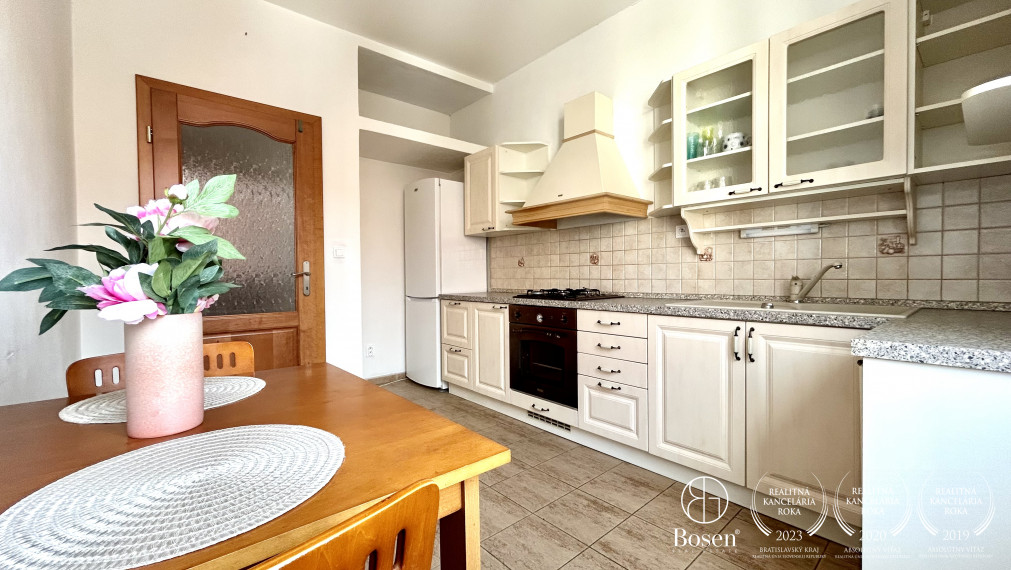 BOSEN | Rezervované Kancelárske priestory v historickom centre, Strakova, Staré Mesto, 107 m2