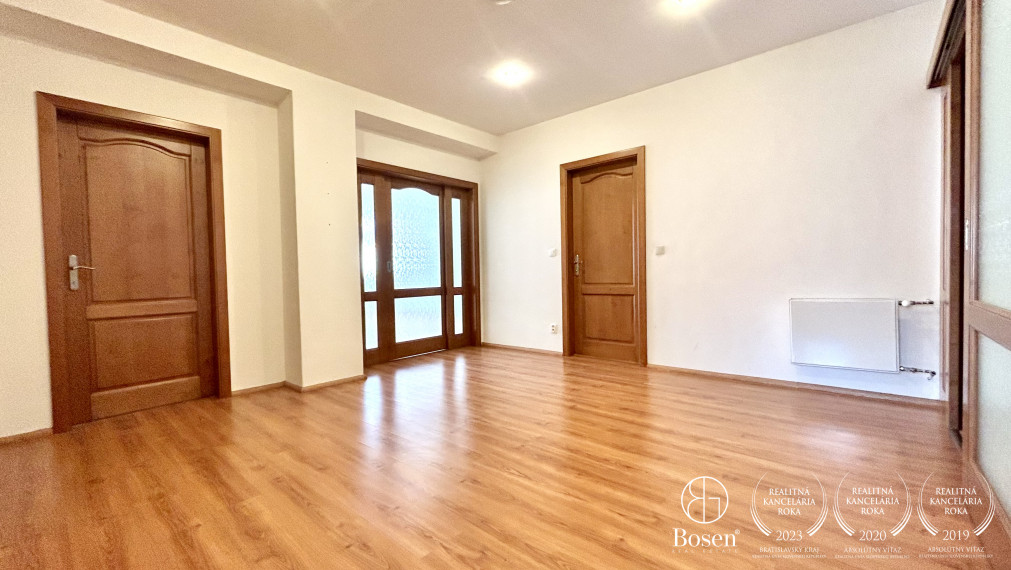 BOSEN | Rezervované Kancelárske priestory v historickom centre, Strakova, Staré Mesto, 107 m2