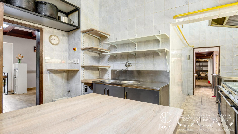 BOSEN | PREDANÉ | Obchodný priestor-reštaurácia na ulici Kvačalova, Bratislava-Ružinov, 126 m2