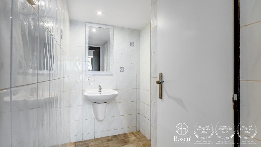 BOSEN | PREDANÉ | Obchodný priestor-reštaurácia na ulici Kvačalova, Bratislava-Ružinov, 126 m2