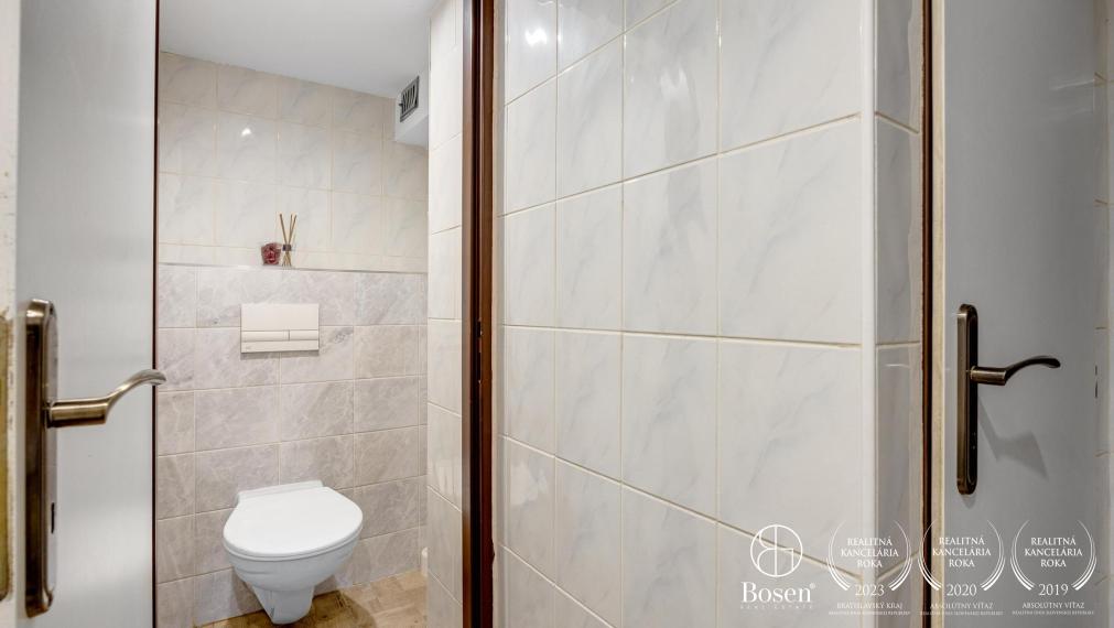 BOSEN | PREDANÉ | Obchodný priestor-reštaurácia na ulici Kvačalova, Bratislava-Ružinov, 126 m2