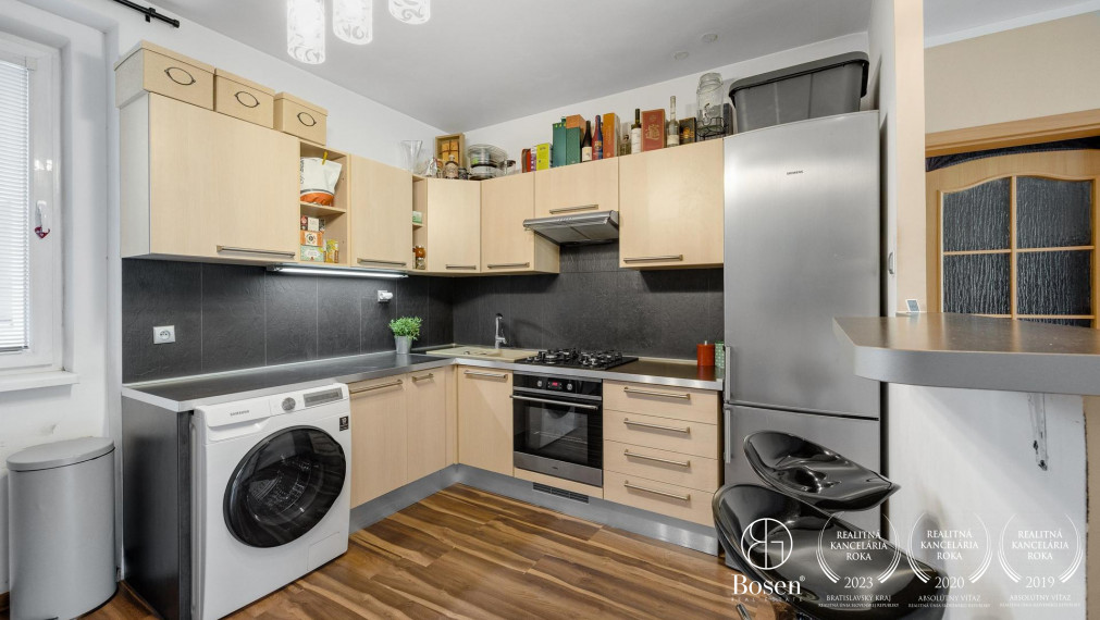 PREDANÉ - BOSEN | 2 i. byt s bezproblémovým parkovaním a rýchlym prístupom na diaľničný obchvat