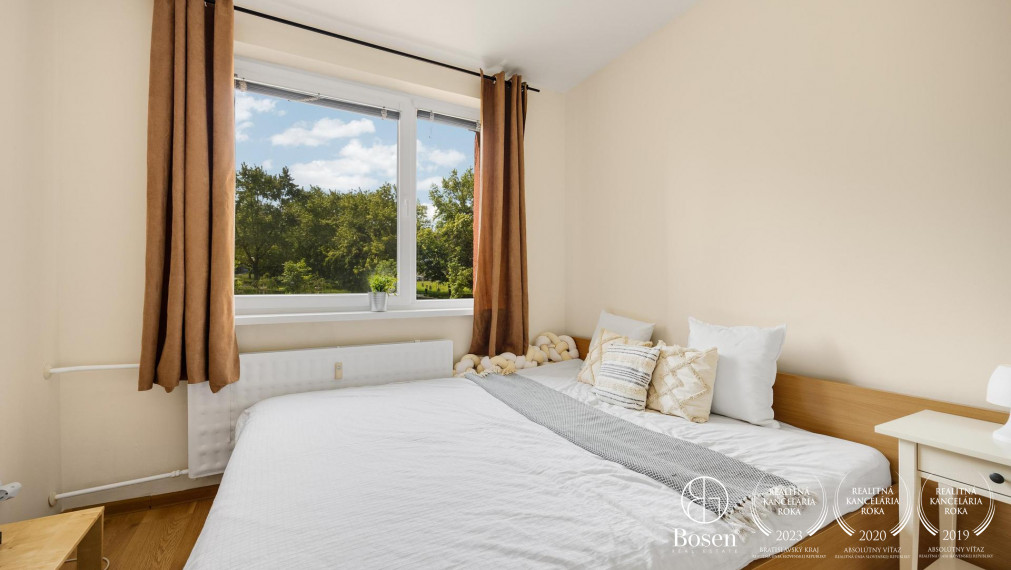 PREDANÉ - BOSEN | 2 i. byt s bezproblémovým parkovaním a rýchlym prístupom na diaľničný obchvat