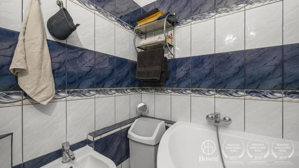 PREDANÉ - BOSEN | 2 i. byt s bezproblémovým parkovaním a rýchlym prístupom na diaľničný obchvat