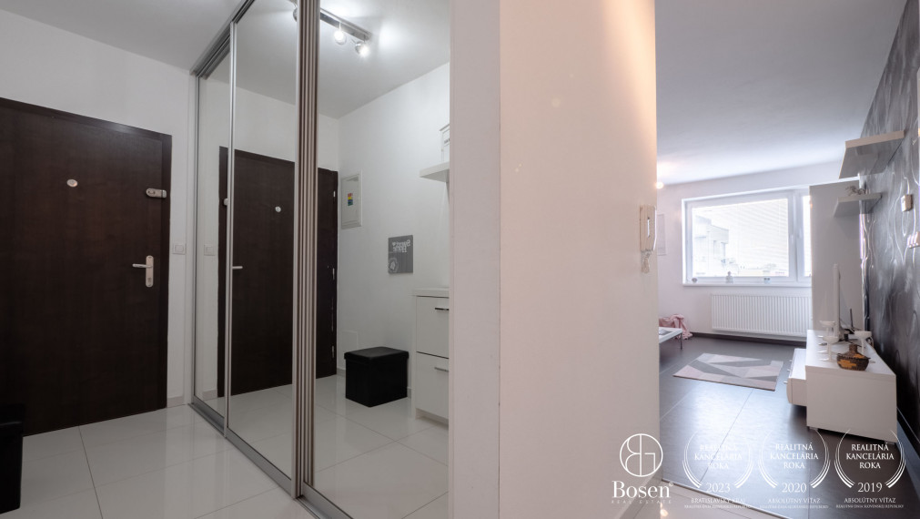 BOSEN | 2 izbový byt s parkovacím státim, Rovinka