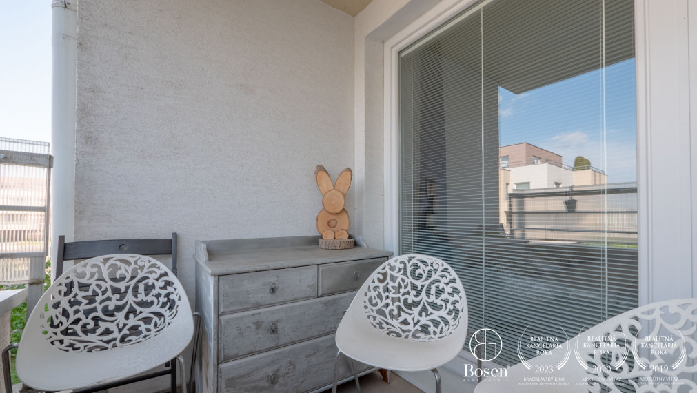 BOSEN | 2 izbový byt s parkovacím státim, Rovinka